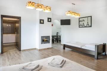 Фото номера Апартаменты с балконом Отели типа «постель и завтрак» Resort Pod Lasem г. Kolonowskie 2