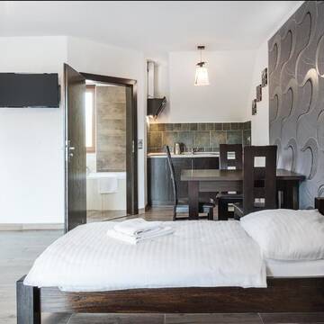 Фото номера Трехместный номер Отели типа «постель и завтрак» Resort Pod Lasem г. Kolonowskie 4