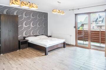 Фото номера Апартаменты с балконом Отели типа «постель и завтрак» Resort Pod Lasem г. Kolonowskie 3