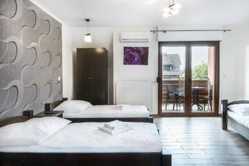 Фото номера Трехместный номер Отели типа «постель и завтрак» Resort Pod Lasem г. Kolonowskie 5